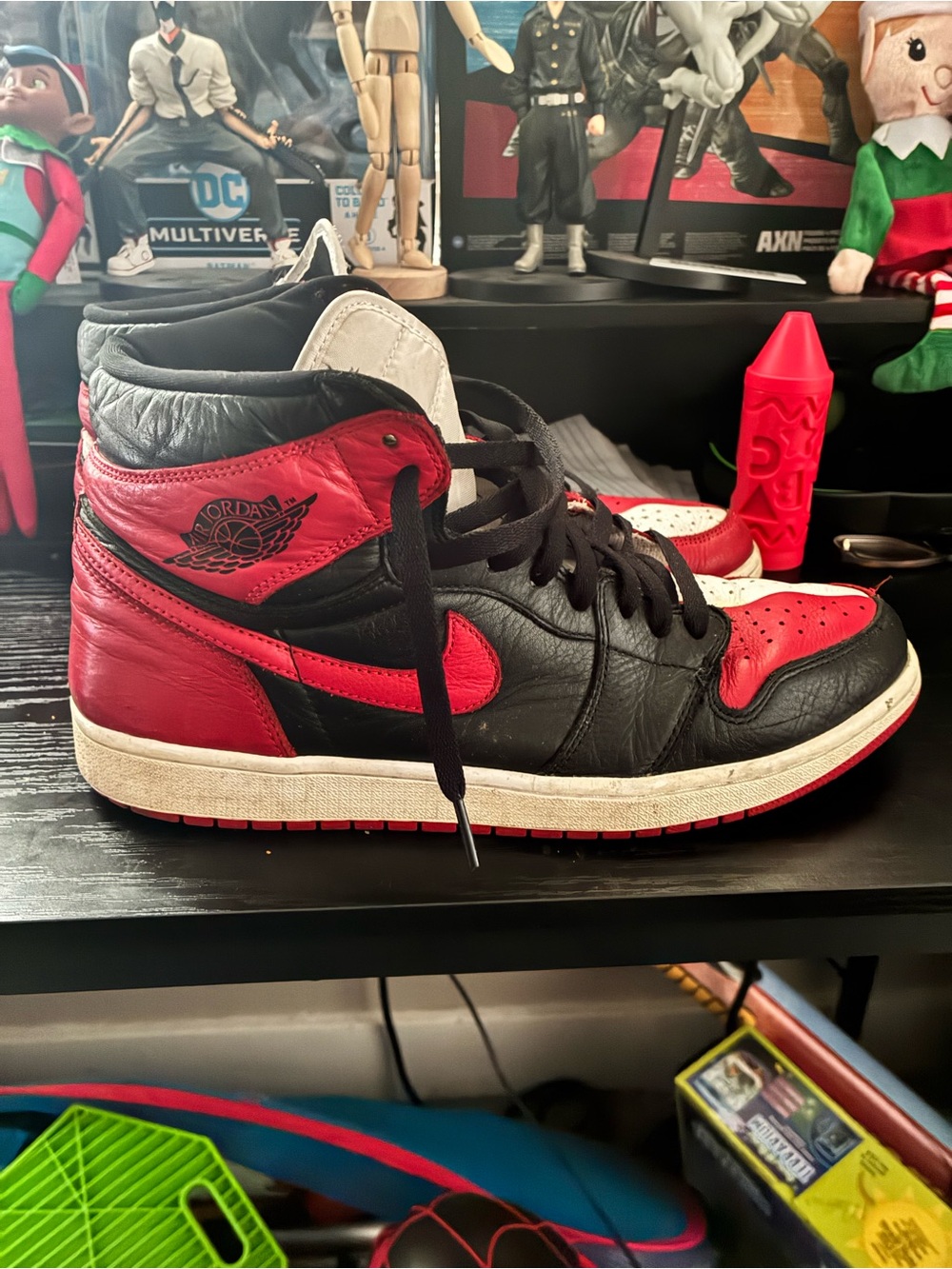 Jordan Retro High-Top in Black and Red